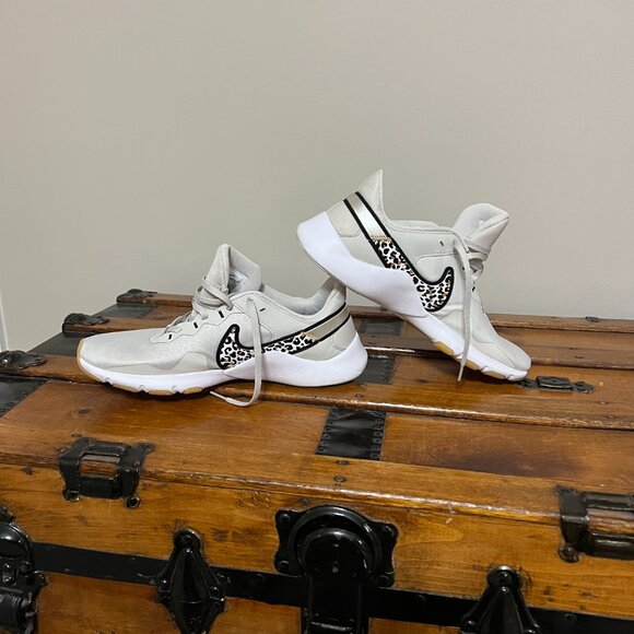 Nike Legend Essential 2 Womens 10.5 - Leopard Print - Picture 7 of 9